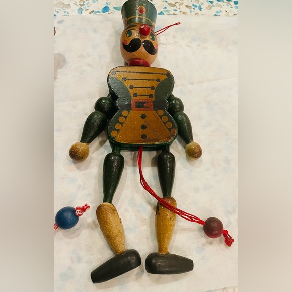 Vintage M. Gschnitzer Austrian Wooden Pull String Jointed Soldier & Bear Puppet - Picture 4 of 13